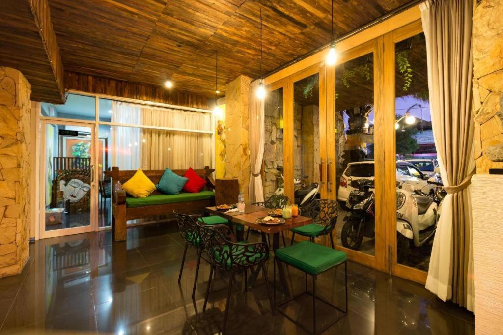 Hadi Poetra Hotel Кута Экстерьер фото